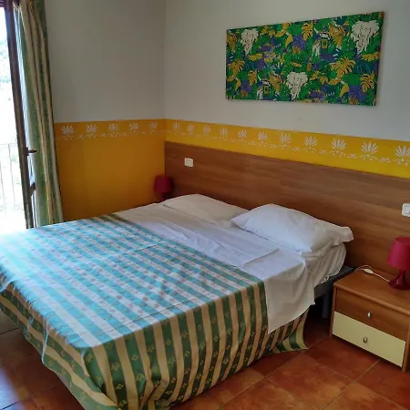 Ristorante Baobab מלון דירות Controguerra